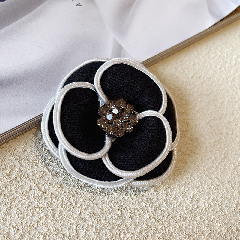 Korean Fashion Fabric Camellia Flower Brooch Pins for Women Crystal Elegant Corsage Wedding Brooches Jewelry Accessories