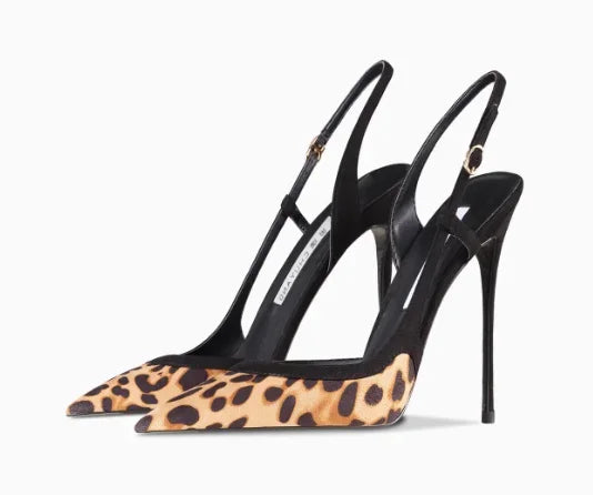New silver patent leather flat buckle sandals with pointed edges and slim heels, stylish and stylish, worn in the backless style