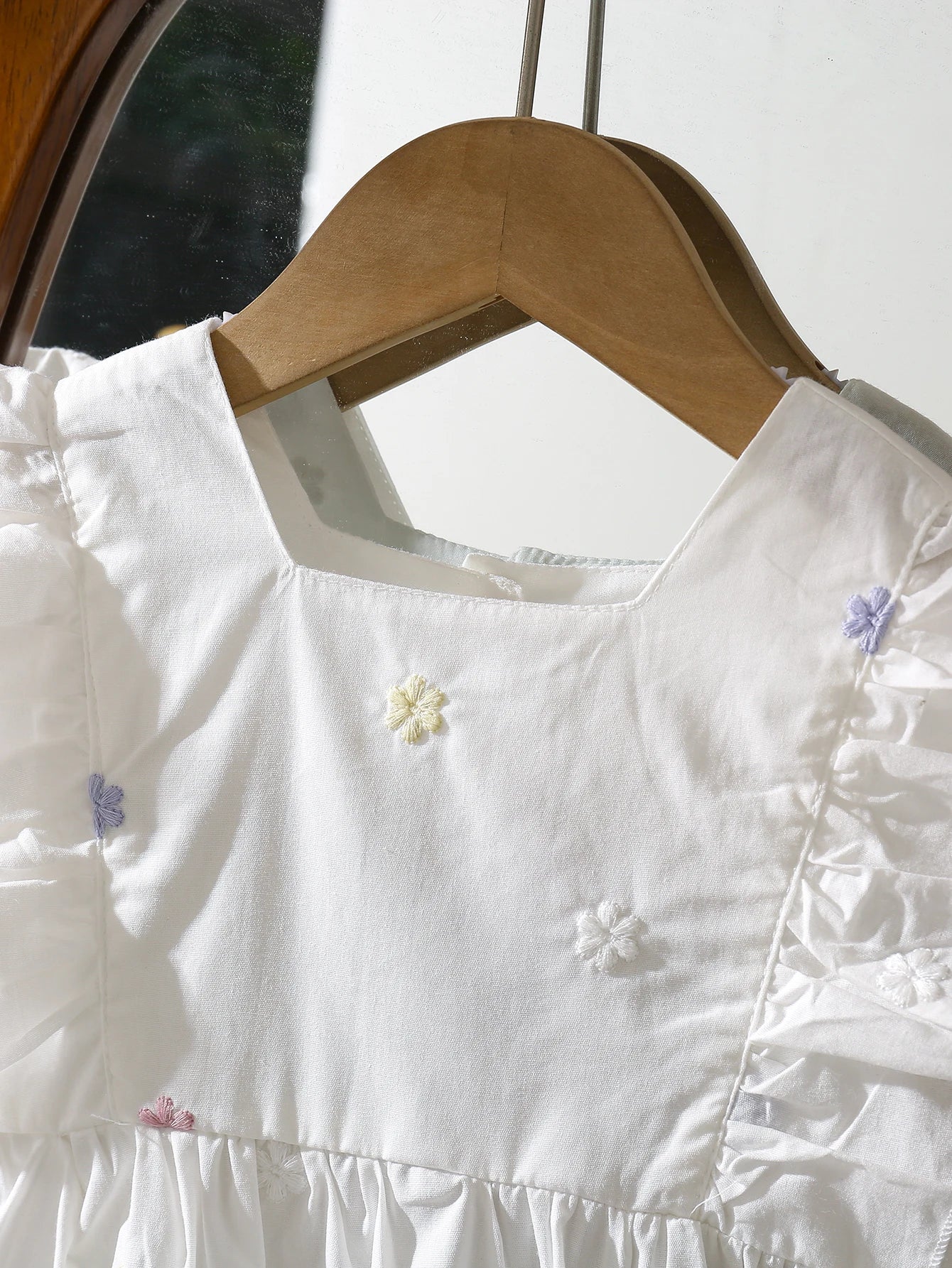 Summer New Little Girls Toddler Princess Dresses 1-6Yrs Girls Fashion Embroidered Flower Dress Kids Flying Sleeves Party Clothes