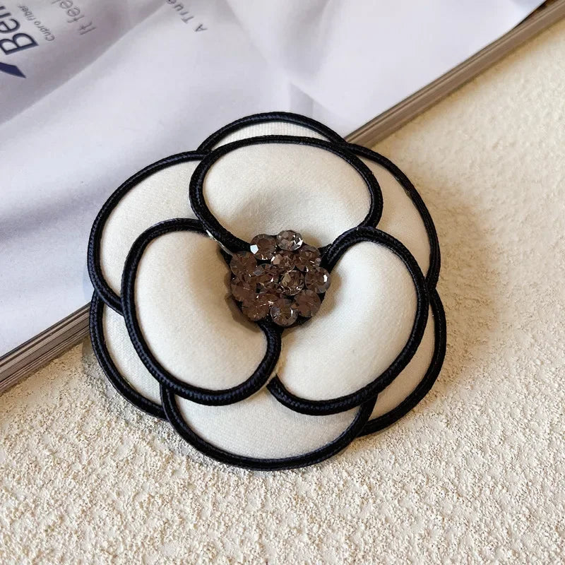 Korean Fashion Fabric Camellia Flower Brooch Pins for Women Crystal Elegant Corsage Wedding Brooches Jewelry Accessories