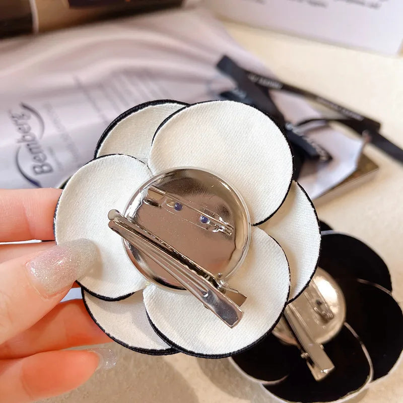 Korean Fashion Fabric Camellia Flower Brooch Pins for Women Crystal Elegant Corsage Wedding Brooches Jewelry Accessories