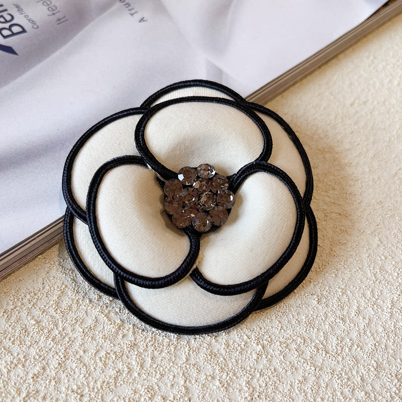 Korean Fashion Fabric Camellia Flower Brooch Pins for Women Crystal Elegant Corsage Wedding Brooches Jewelry Accessories